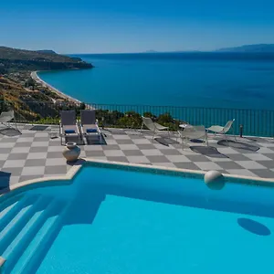 Aparthotel Garbis & **
